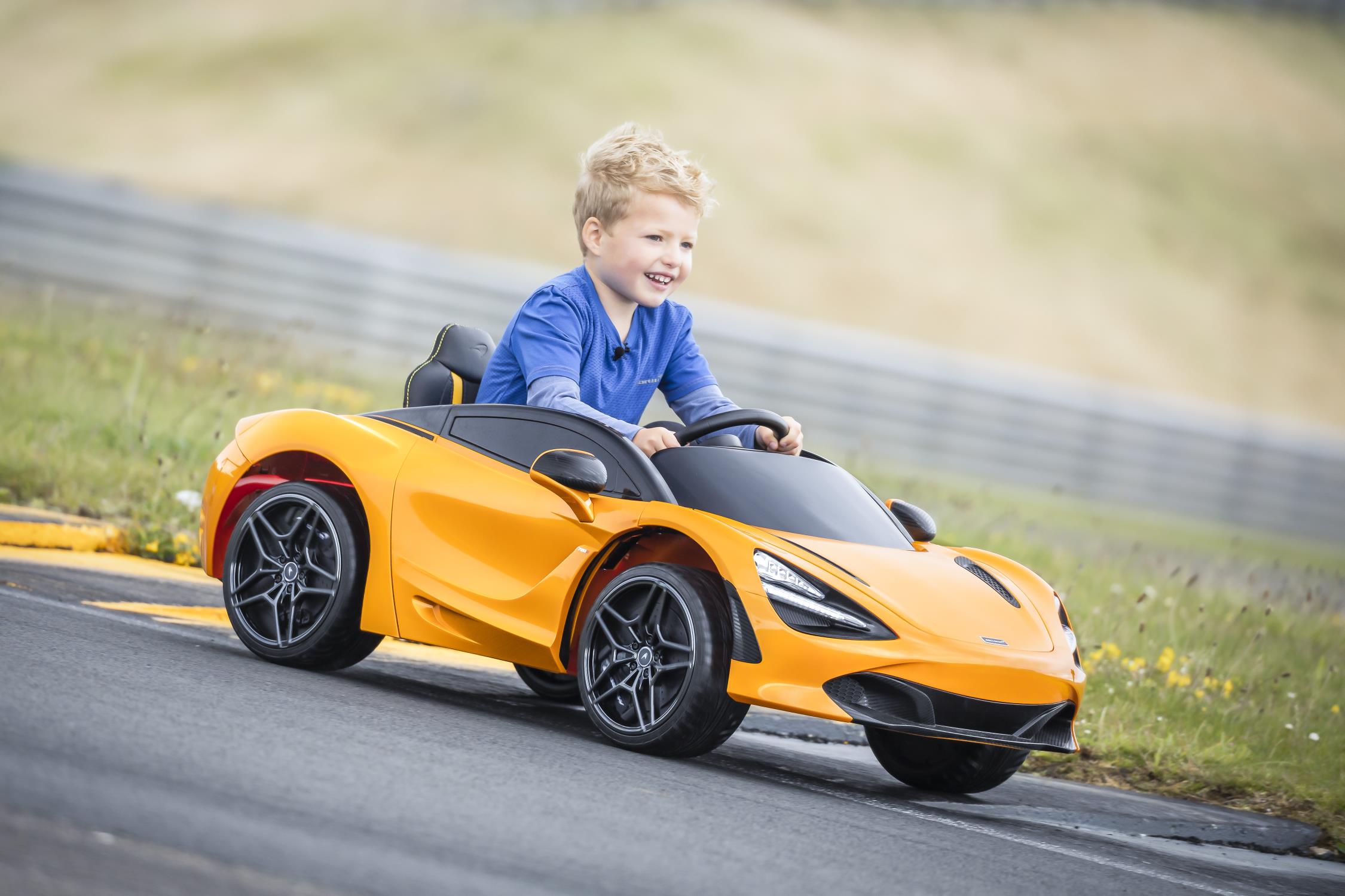 McLAREN 720S RIDE ON SET pour les plus jeunes fans de la marque Dandy Magazine