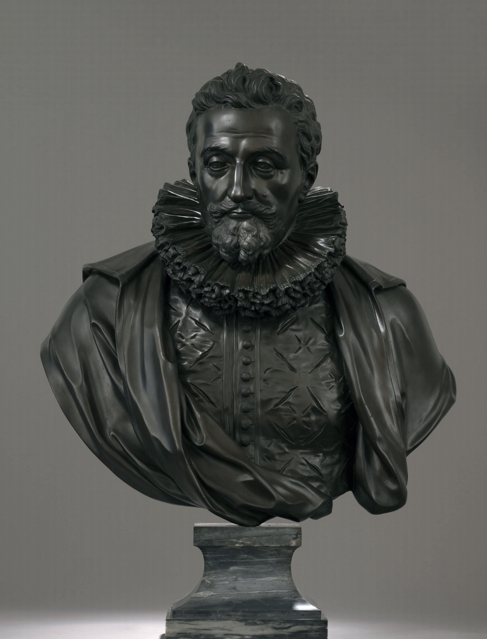 Paul Phélypeaux, seigneur de Pontchartrain (Blois 1569 - Castel-Sarrazin 1621) Buste en bronze à patine brune sur piédouche en marbre bleu turquin